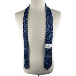 Van Heusen men's blue floral tie